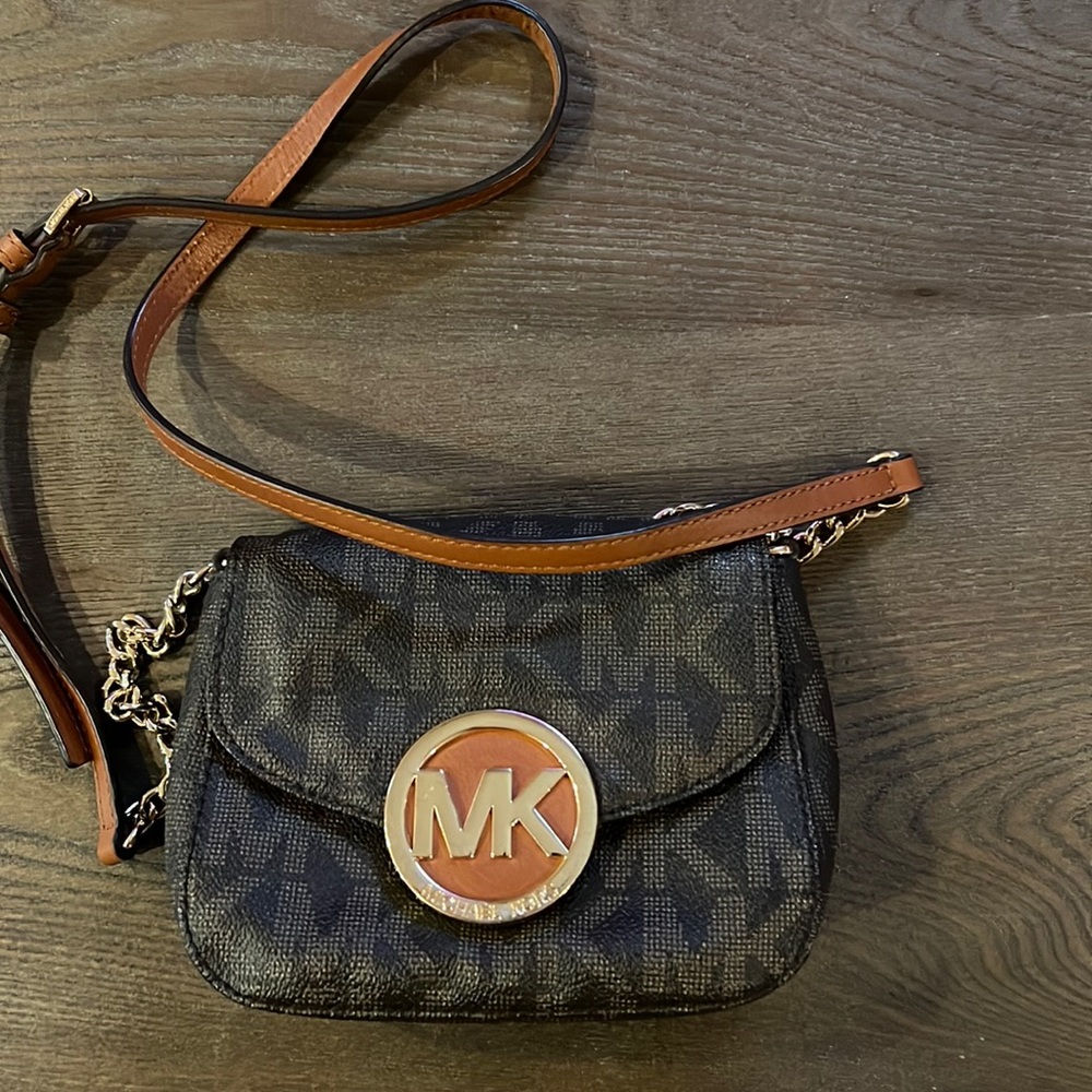 Michael Kors Fulton leather small crossbody bag in brown/gold logo